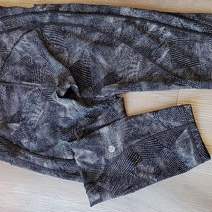 Lululemon womens Capri leggings size 6 with side pockets